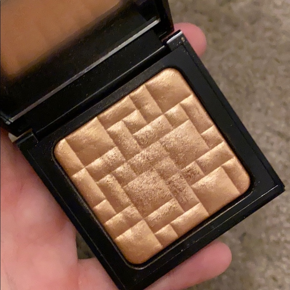 Bobbi brown bronze glow highlighter